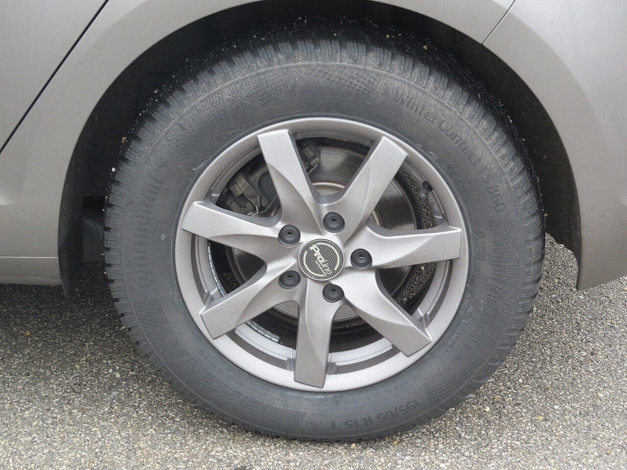 Комплект зимних шин 205/55 R16 на ободах — Willich