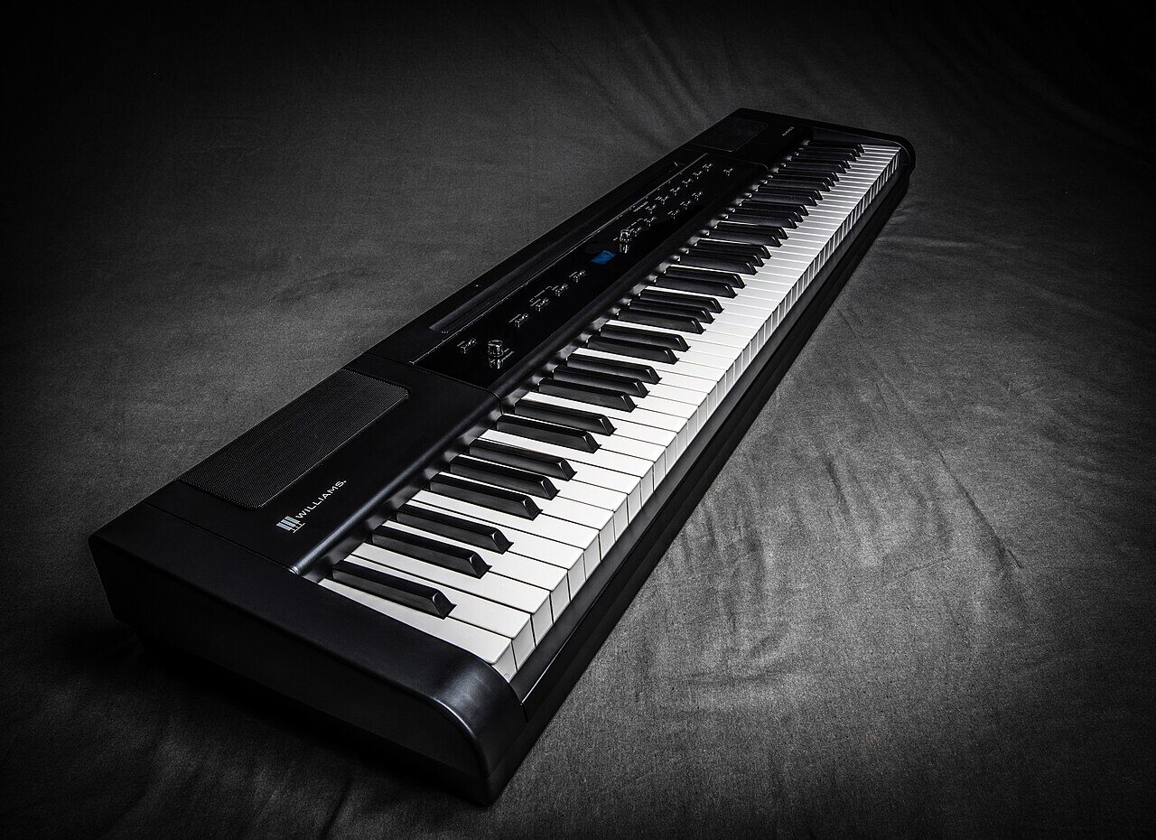 E-Piano 88 keys with stand — Jülich