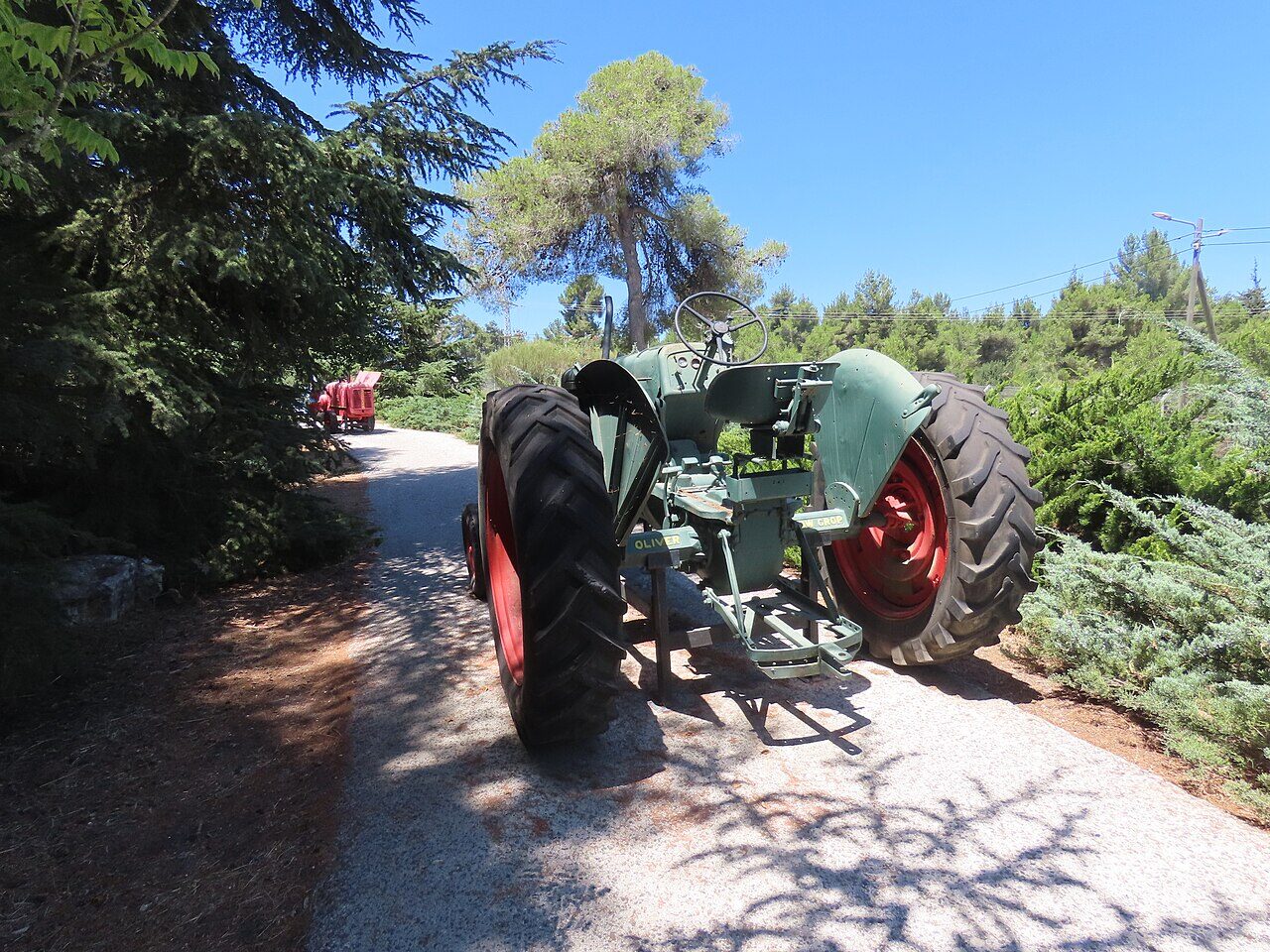 Small tractor 30 hp, all-wheel drive, with milling cutter — Nottertal-Heilinger Höhen