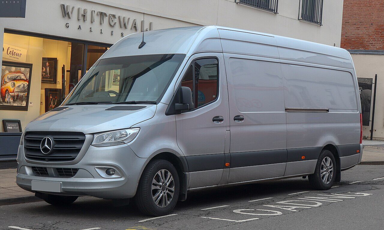 Umzugshelfer-Team mit Sprinter (3,5 t)